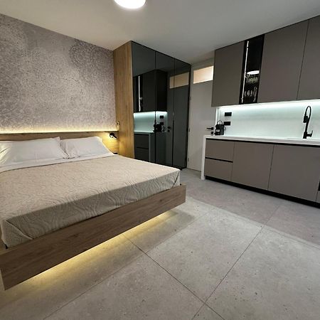 Studio Apartments Lace Novalja Eksteriør billede